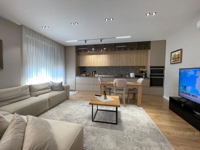 Shitet Apartment 2+1+2 Pazari I ri 330,000 €