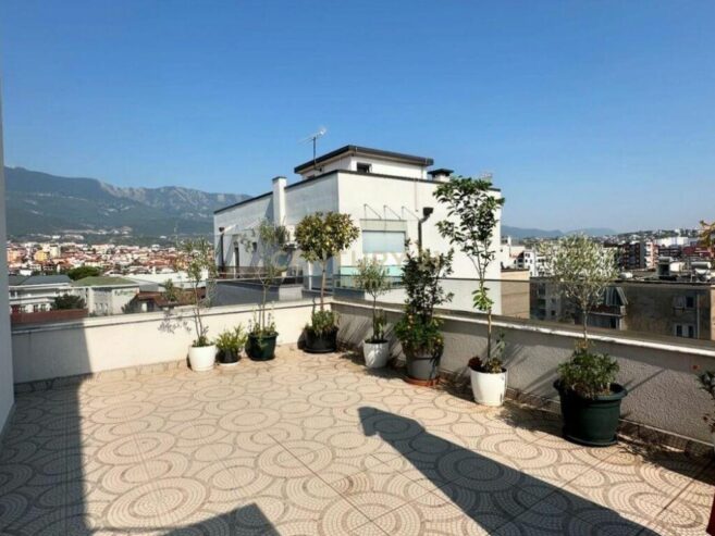 Shitet Apartment 3+1+2 Xhamlliku 265,000 €