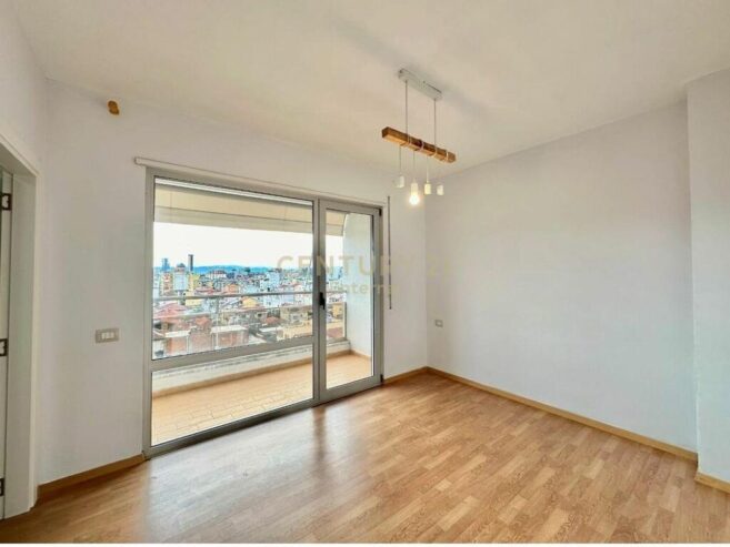 Shitet Apartment 3+1+2 Xhamlliku 265,000 €