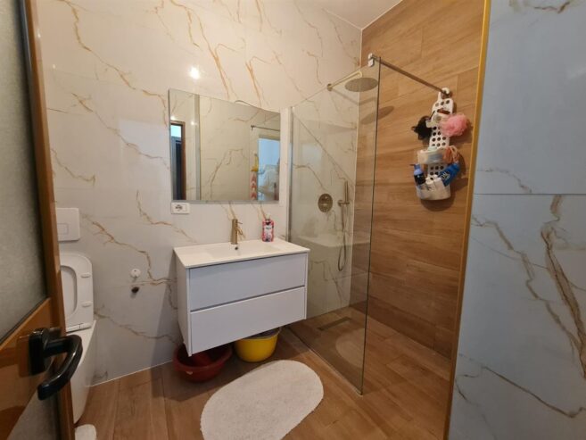 Shitet Apartament 2+1+2 ,Yzberisht ,Tirane