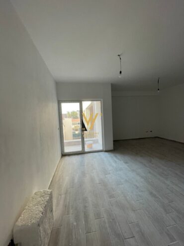 2+1+2 TE KOMPLEKSI AURA 179.400 EURO