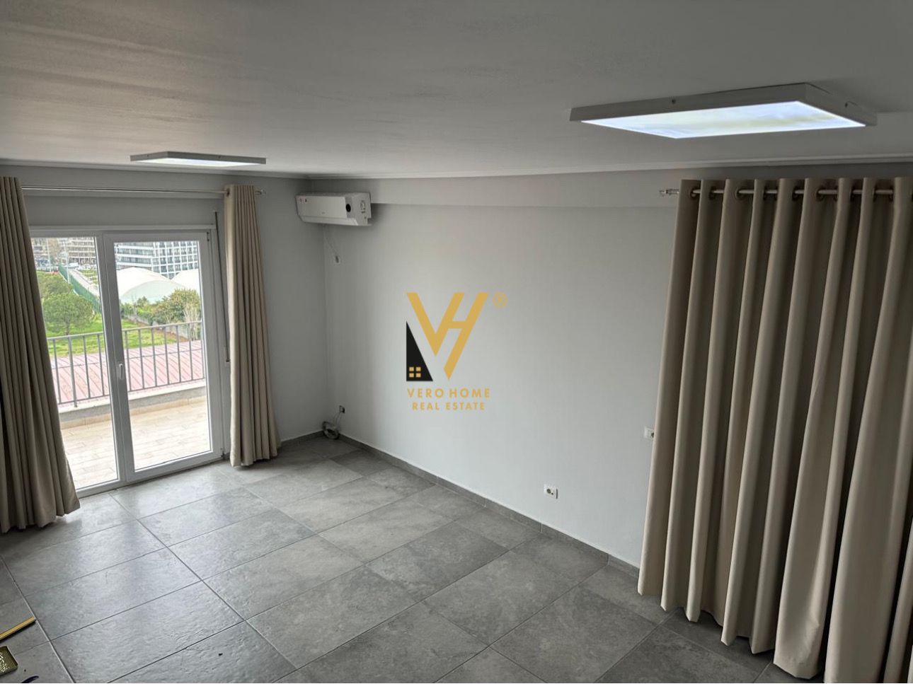 ZYRE TE KOMPLEKSIT OLIMPIK 850 EURO