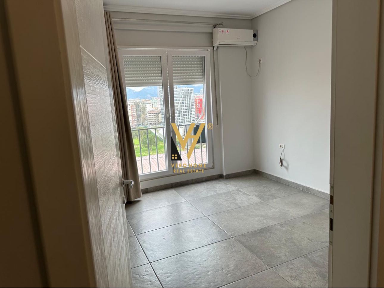 ZYRE TE KOMPLEKSIT OLIMPIK 850 EURO