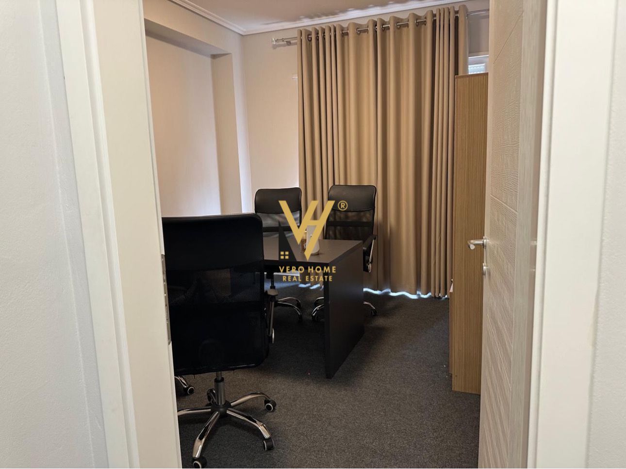 ZYRE TE KOMPLEKSIT OLIMPIK 850 EURO