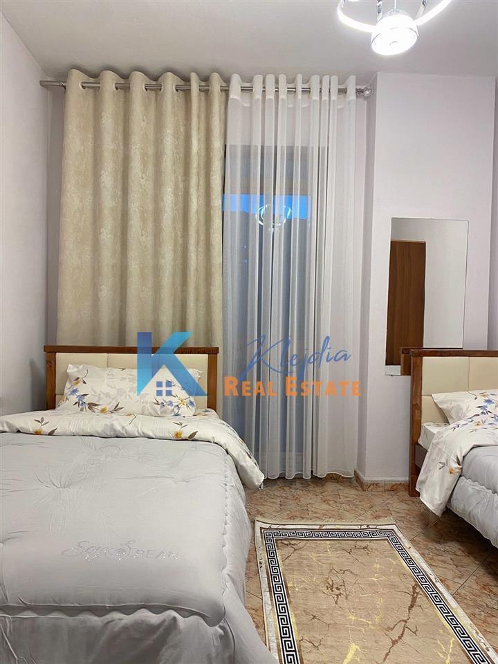 2+1+2 per qira te Stacioni i Trenit, Kompleksi Usluga