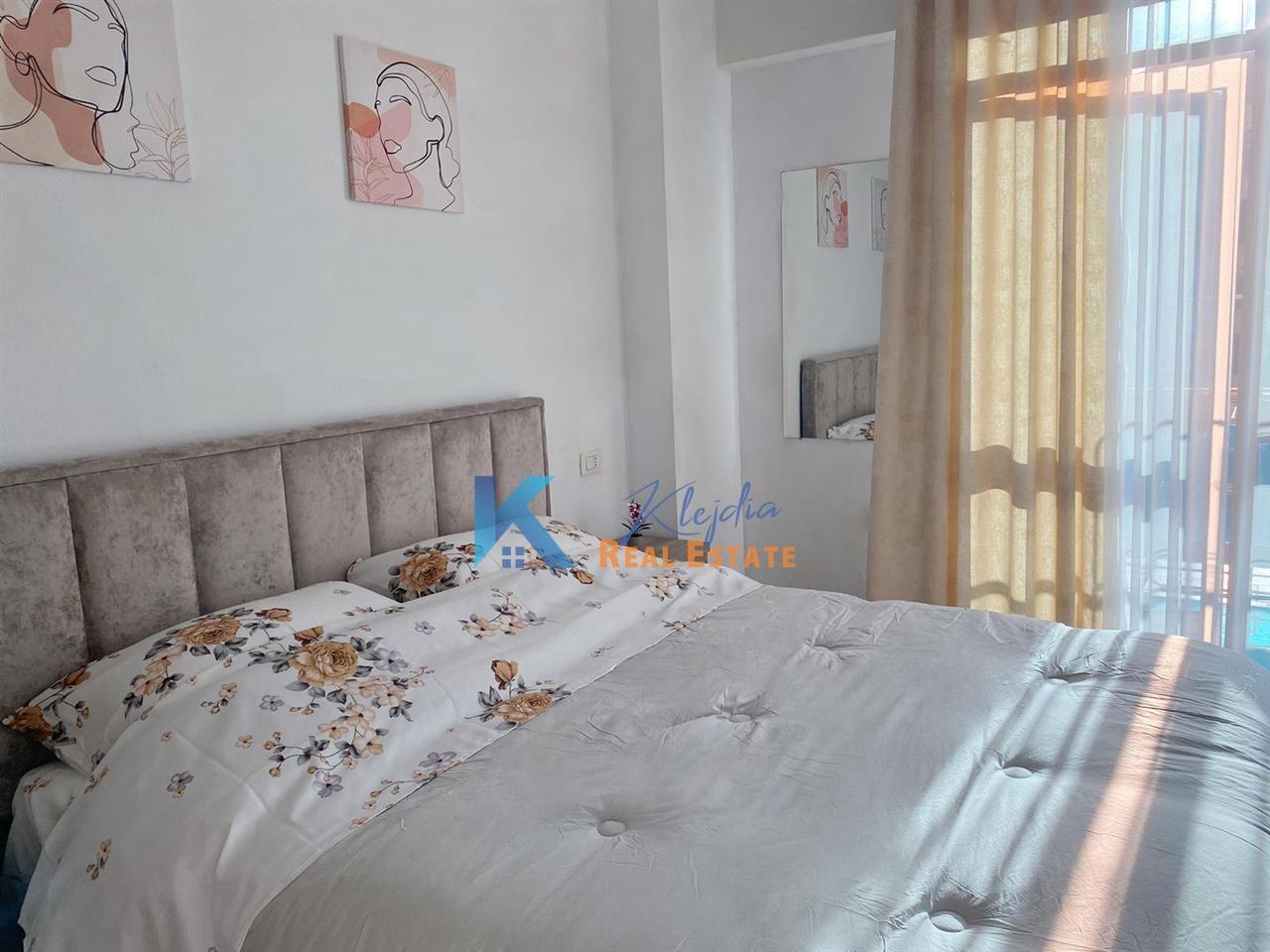 2+1+2 per qira te Stacioni i Trenit, Kompleksi Usluga