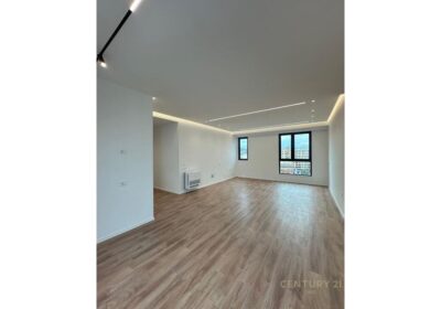 Shitet Apartment 2+1+2 Rruga e Kavajës 350,000 €