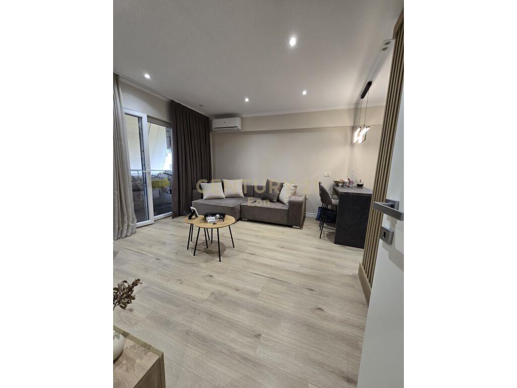 Apartament 2+1 në Qendër të Durrësit