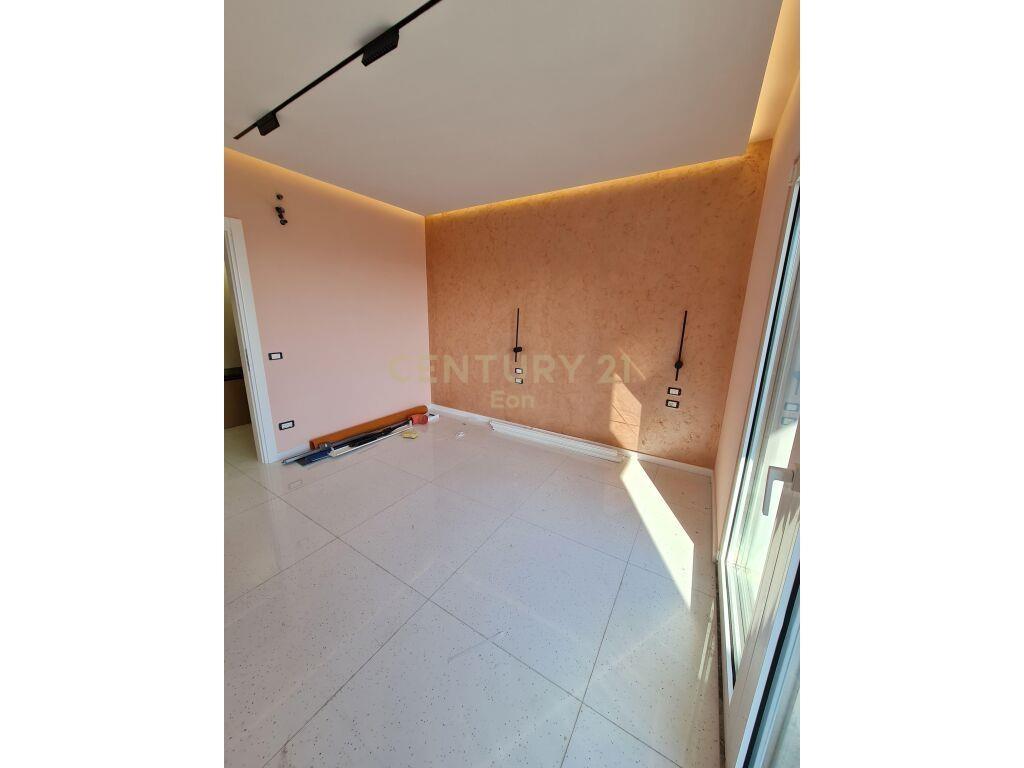 SHITET SUPER APARTAMENT ME PAMJE DETI 2+1+2 TE VILA E ZOGUT!