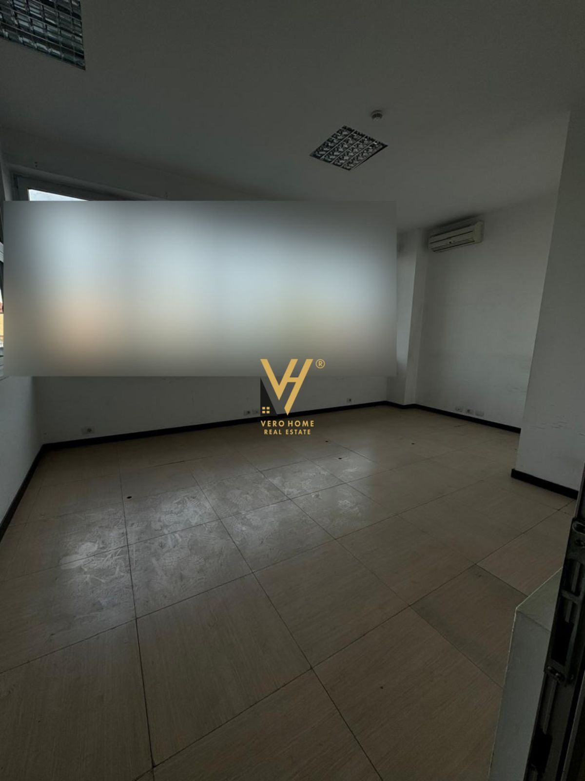 ZYRE 200 M2 ME QERA TE RRUGA E KAVAJES 2.500 EURO