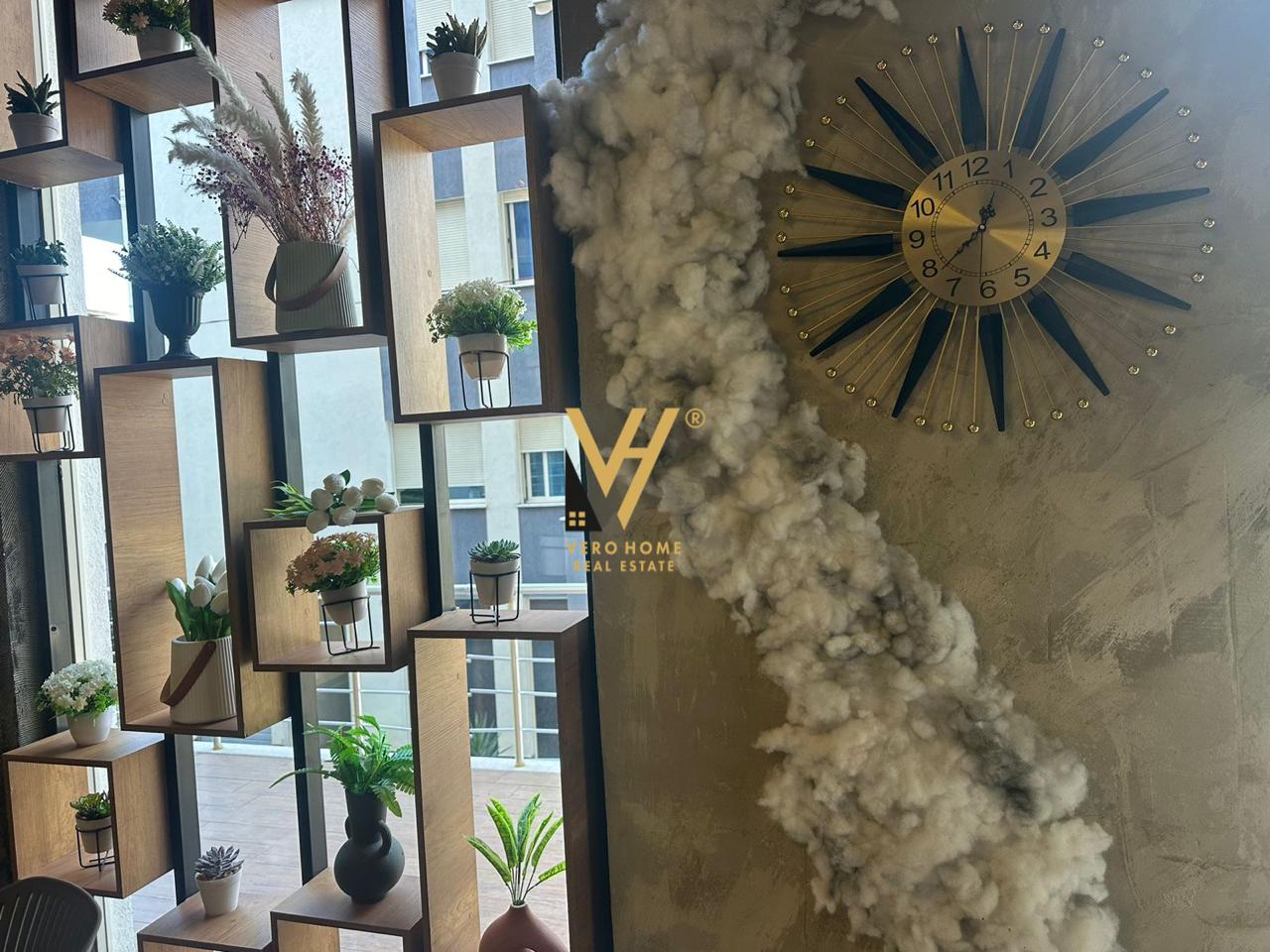 BAR- LOUNGE 186 M2 NE FRESK 220.000 EURO