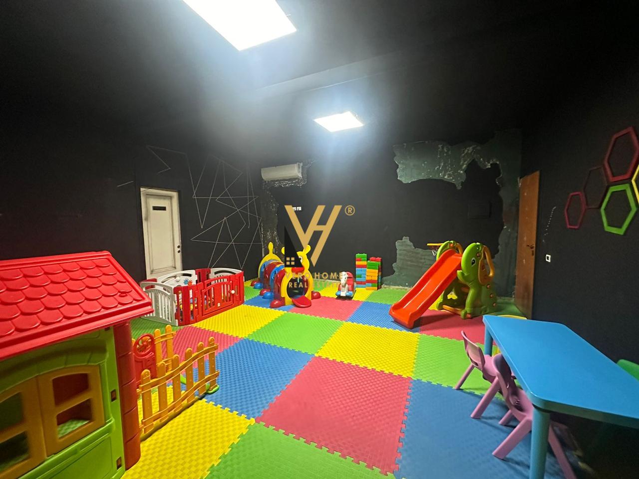 BAR- LOUNGE 186 M2 NE FRESK 220.000 EURO