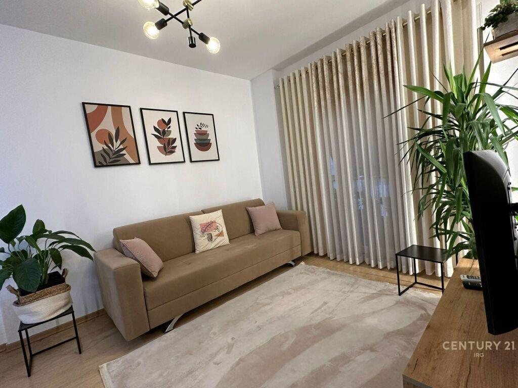 Qira Apartament 1+1+1 21 Dhjetori €600
