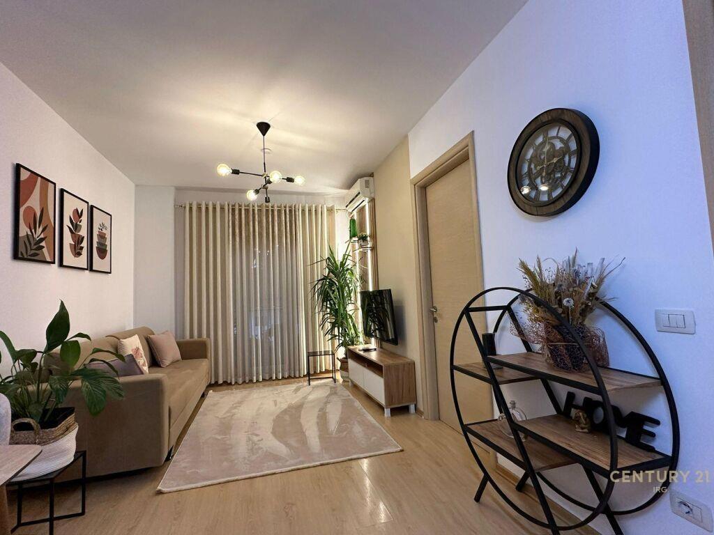 Qira Apartament 1+1+1 21 Dhjetori €600
