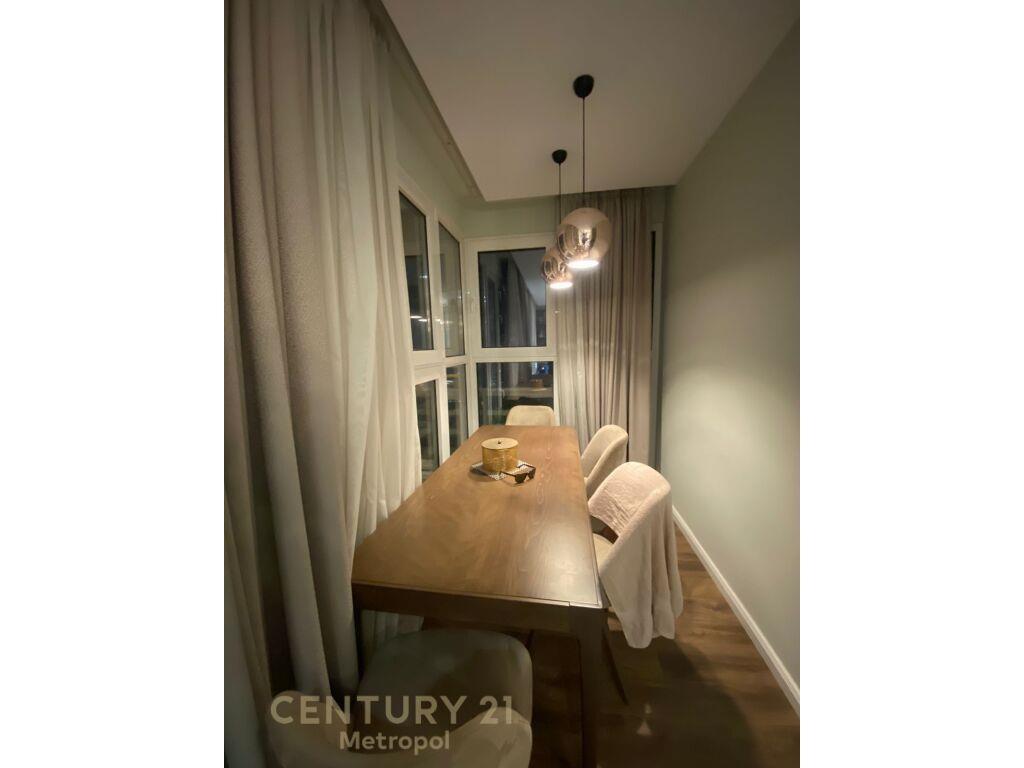 APARTAMENT 3+1+2 ME QERA TEK RRUGA E BARRIKADAVE !