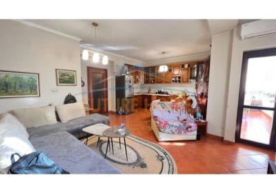 Shitet, Apartament 2+1, Komuna e Parisit, Tirane.