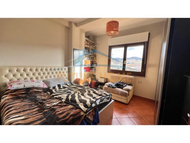 Shitet, Apartament 2+1, Komuna e Parisit, Tirane.