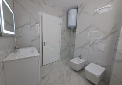 Shitet apartament 1+1 Tek Vasil Shanto !