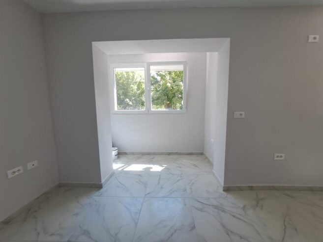Shitet apartament 1+1 Tek Vasil Shanto !