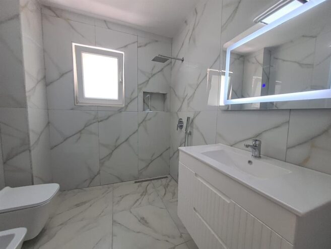 Shitet apartament 1+1 Tek Vasil Shanto !