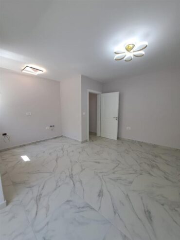 Shitet apartament 1+1 Tek Vasil Shanto !