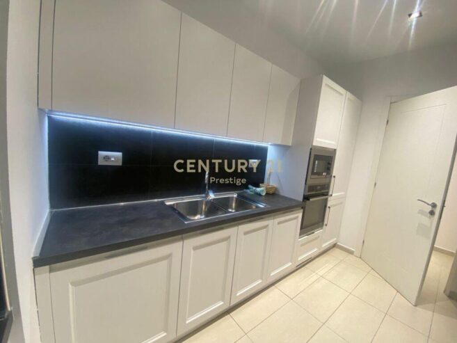 Shitet Apartment 2+1+2 Rruga e Elbasanit 580,000 €