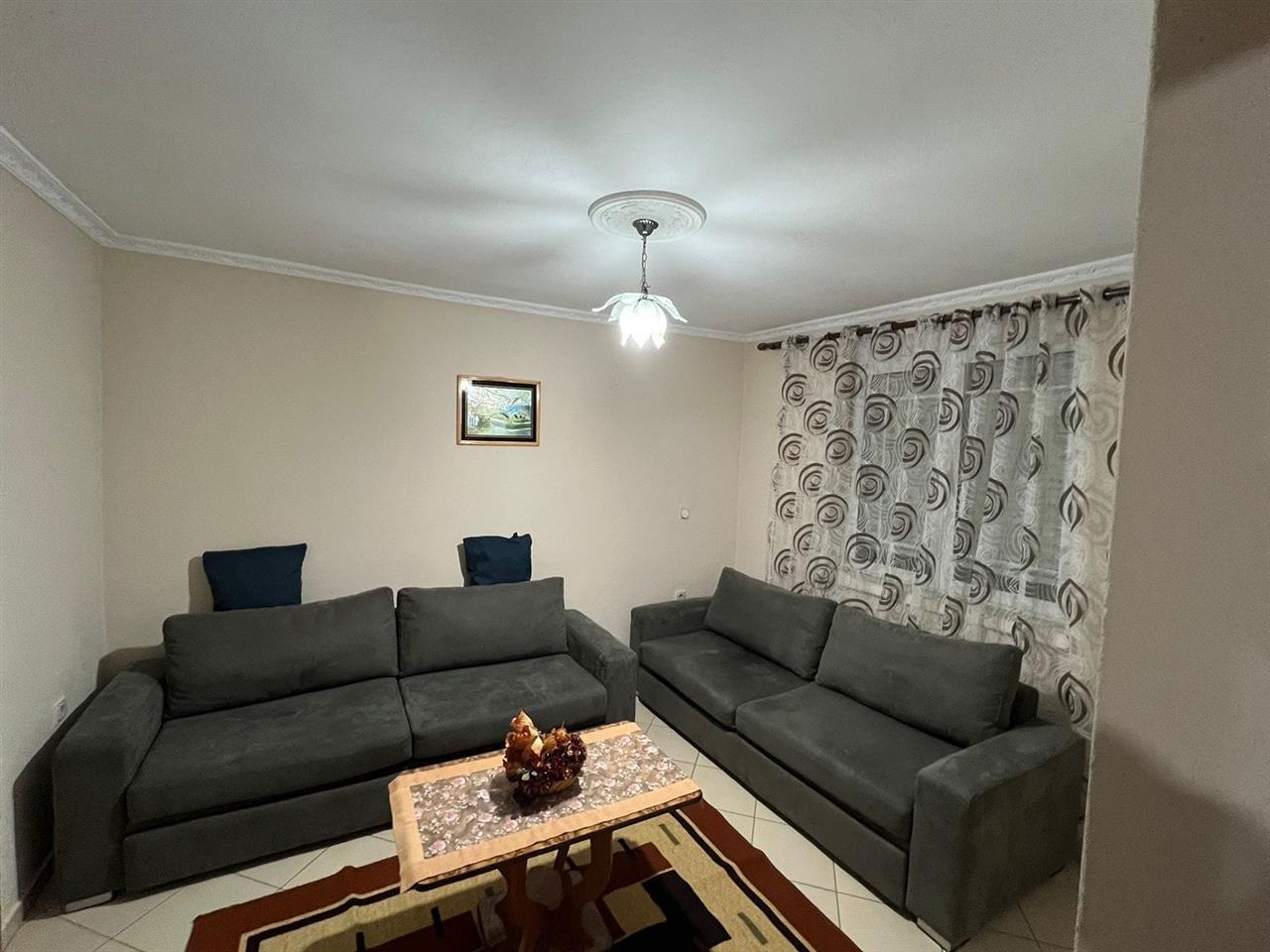 Prezantim Apartamenti me Qira 2+1 Rruga Viktor Eftimiu