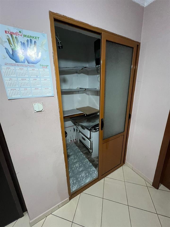 Prezantim Apartamenti me Qira 2+1 Rruga Viktor Eftimiu