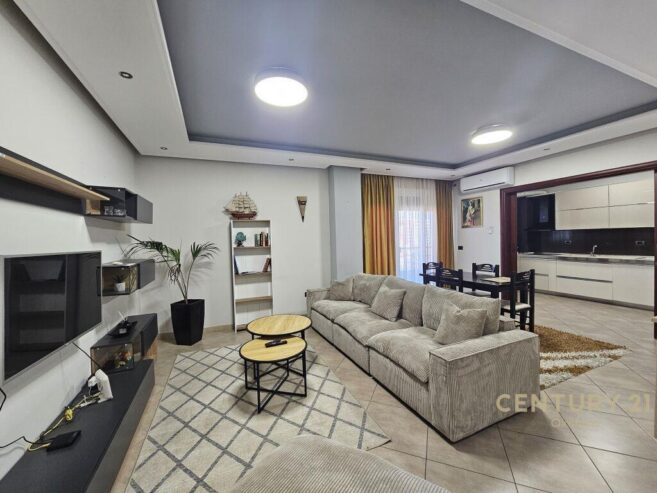 Shitet Apartment 3+1+2 Xhamlliku 320,000 €
