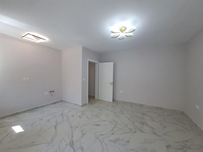 Ofrohet per shitje apartament 1+1 ne Vasil Shanto