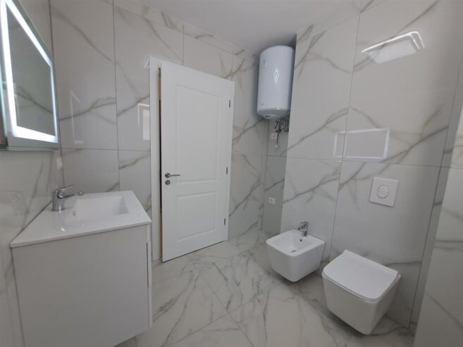 Ofrohet per shitje apartament 1+1 ne Vasil Shanto