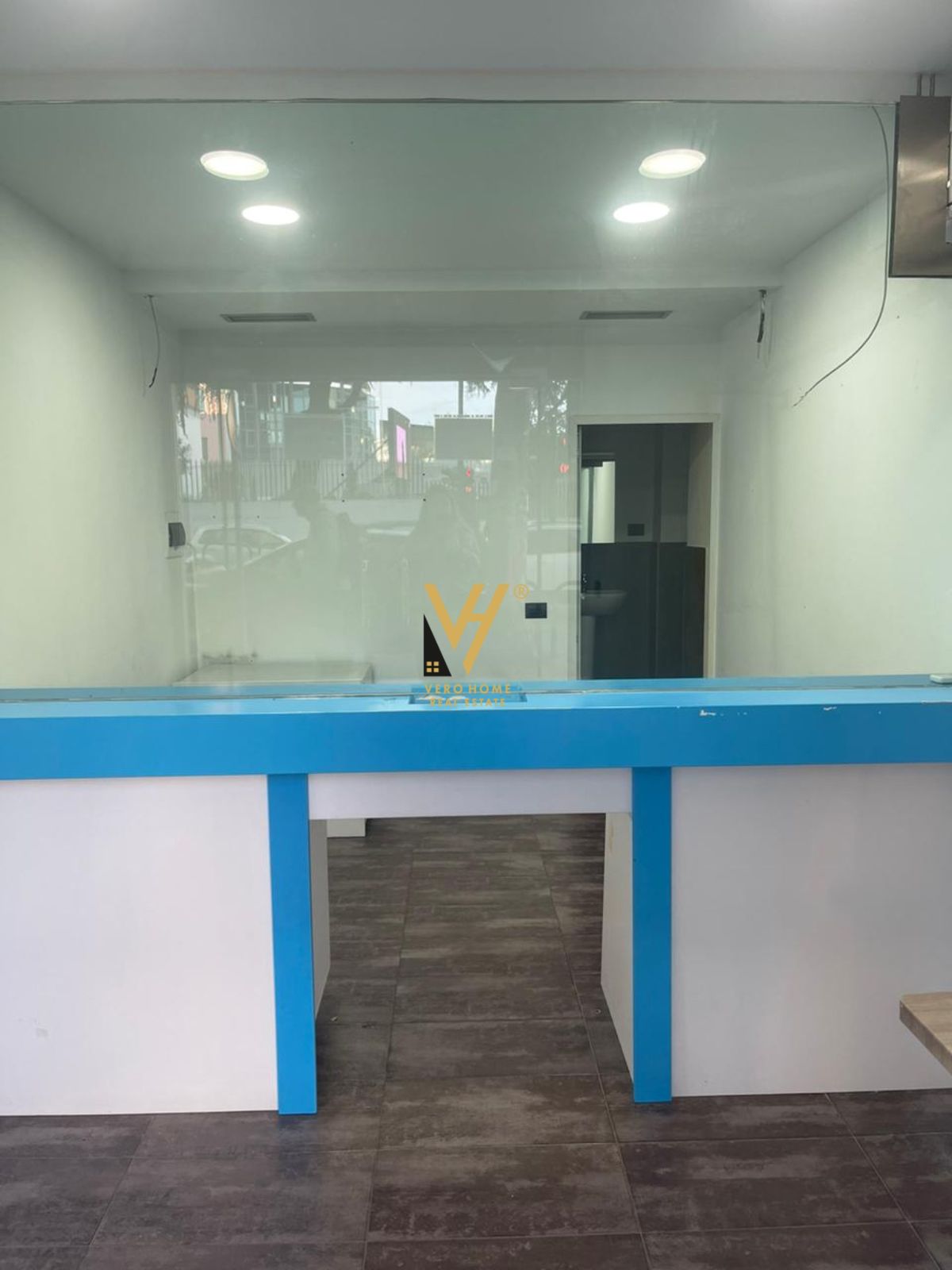 DYQAN 21 M2 TE STACIONI I TRENIT 70.000 LEKE