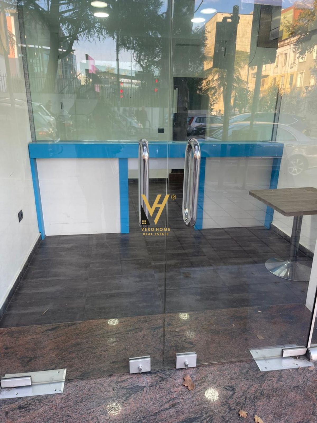 DYQAN 21 M2 TE STACIONI I TRENIT 70.000 LEKE