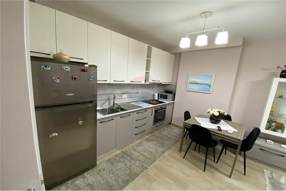 Apartament me qera 2+1 te 21 dhjetori