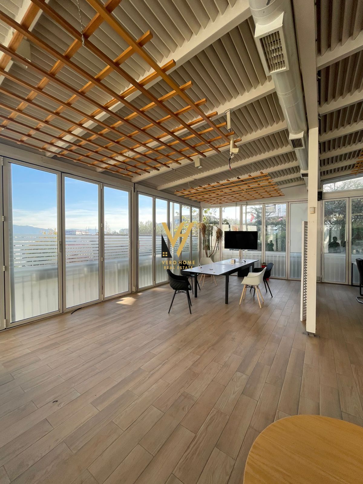 ZYRE 540 M2 TE KODRA E DIELLIT 1 , 1.600 EURO