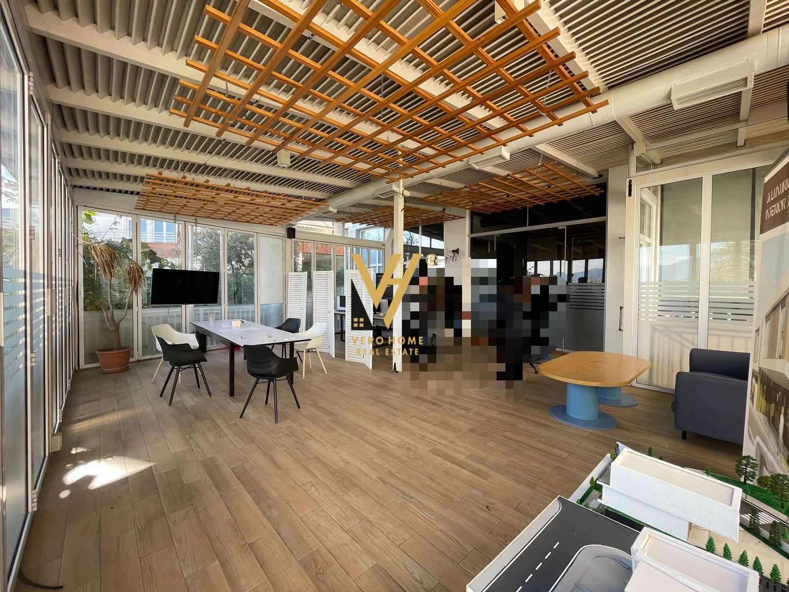 ZYRE 540 M2 TE KODRA E DIELLIT 1 , 1.600 EURO