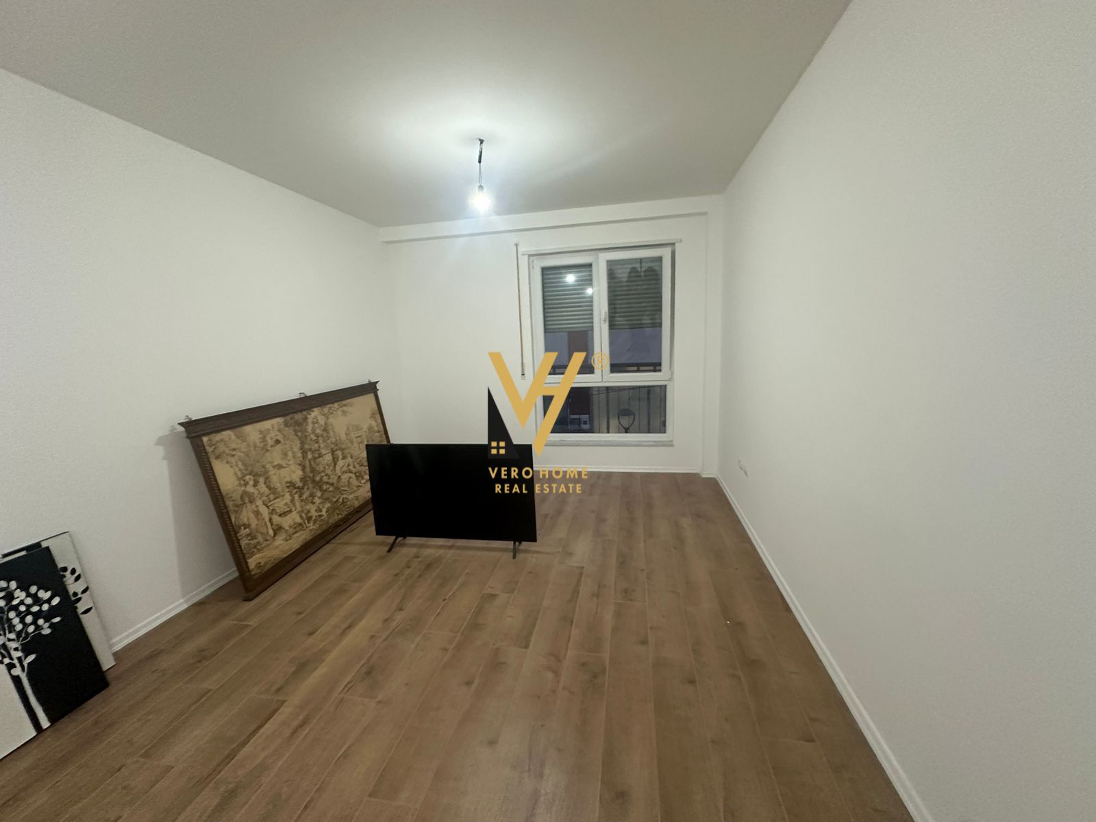 ZYRE 40 M2 ME QERA TE MYSLYM SHYRI 900 EURO