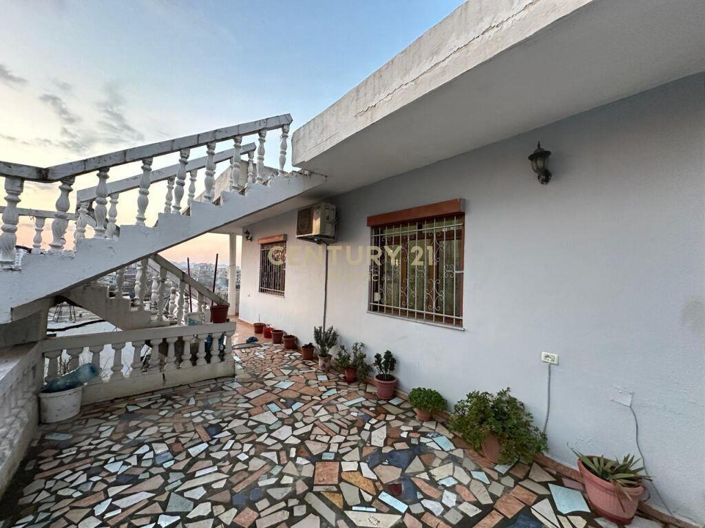 SHITET SHTEPI 2 KATESHE NE ARAPAJ DURRS !