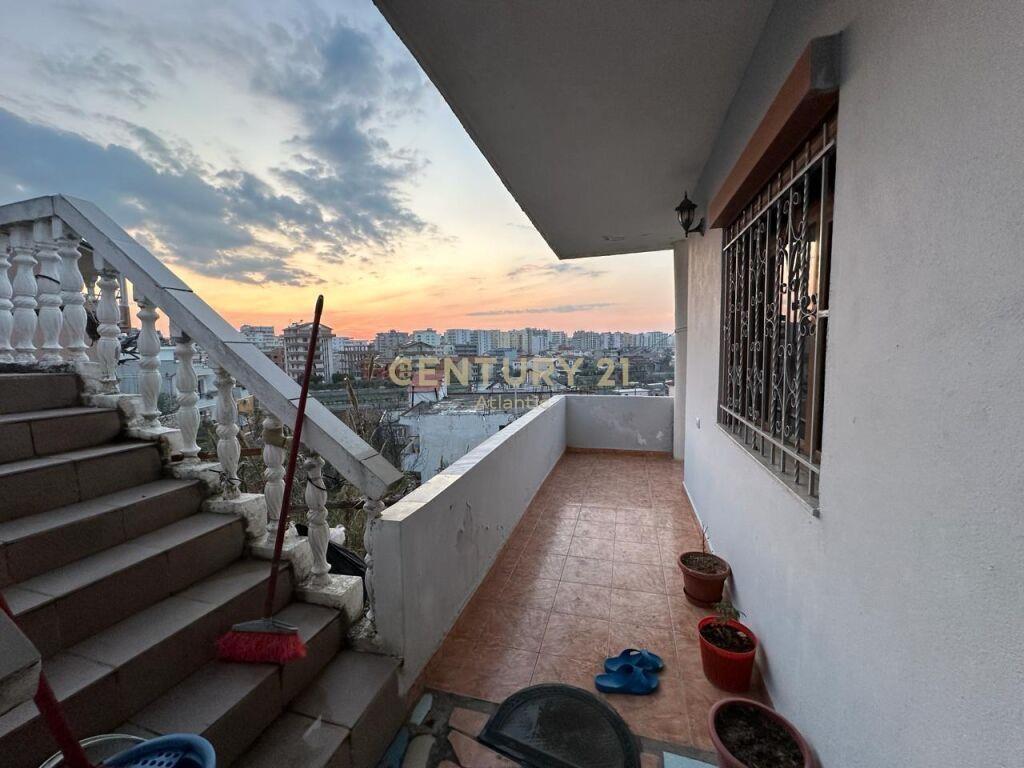 SHITET SHTEPI 2 KATESHE NE ARAPAJ DURRS !