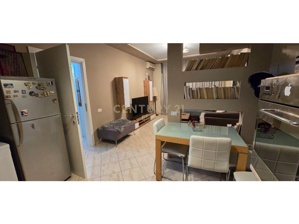 Jepet me qira apartament 1+1 tek KIKA 1. EL103502