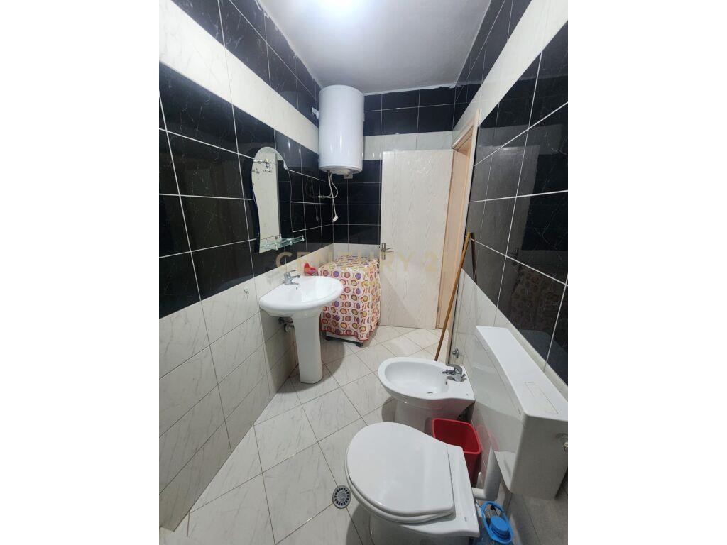 Apartament për shitje 2+1 në katin e parë te banimit të një