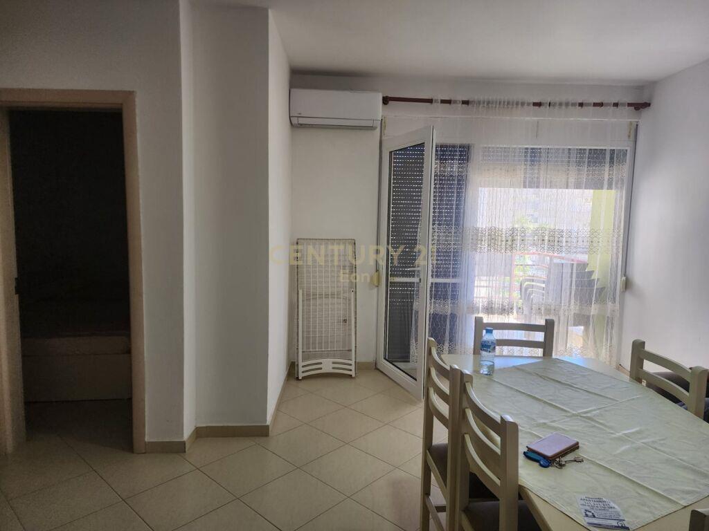 Apartament për shitje 2+1 në katin e parë te banimit të një