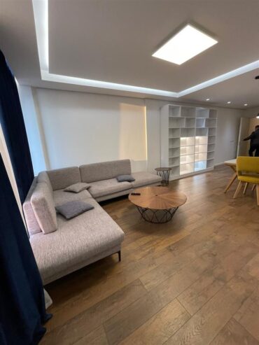 Shitet, Apartament 3+1+2+Post Parkimi , Rruga e Elbasanit,