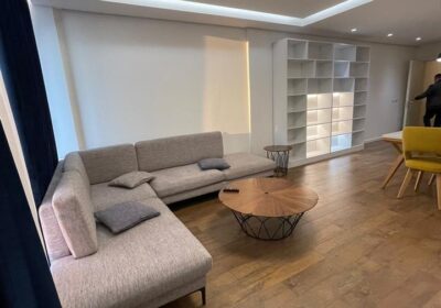 Shitet, Apartament 3+1+2+Post Parkimi , Rruga e Elbasanit,