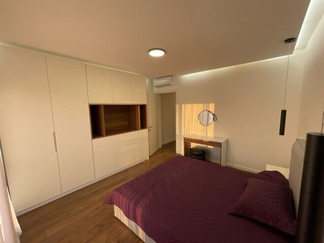 Shitet, Apartament 3+1+2+Post Parkimi , Rruga e Elbasanit,