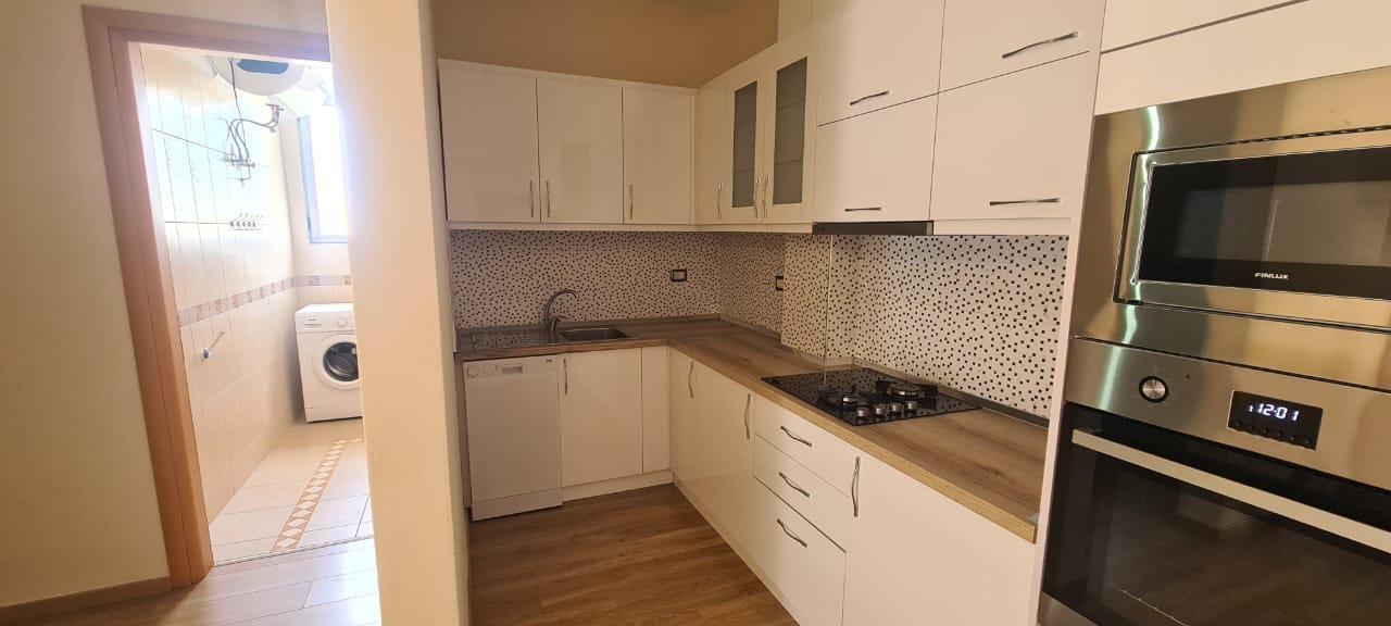 SHITET APARTAMENT 2+1+2 TE KOMBINATI I PESHKUT