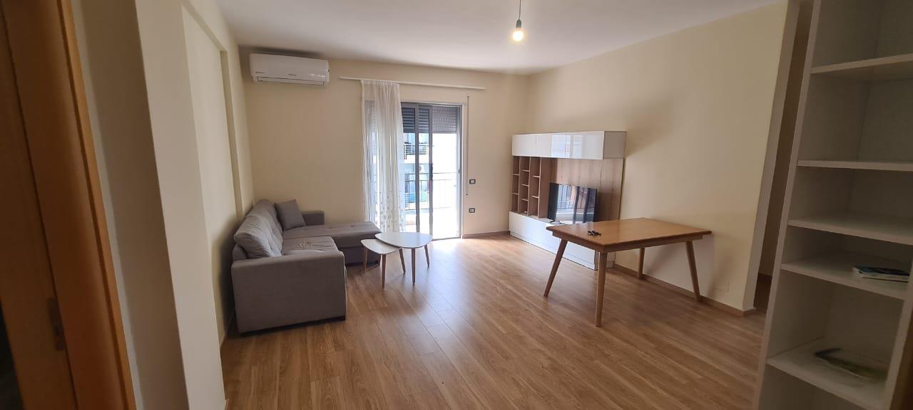 SHITET APARTAMENT 2+1+2 TE KOMBINATI I PESHKUT