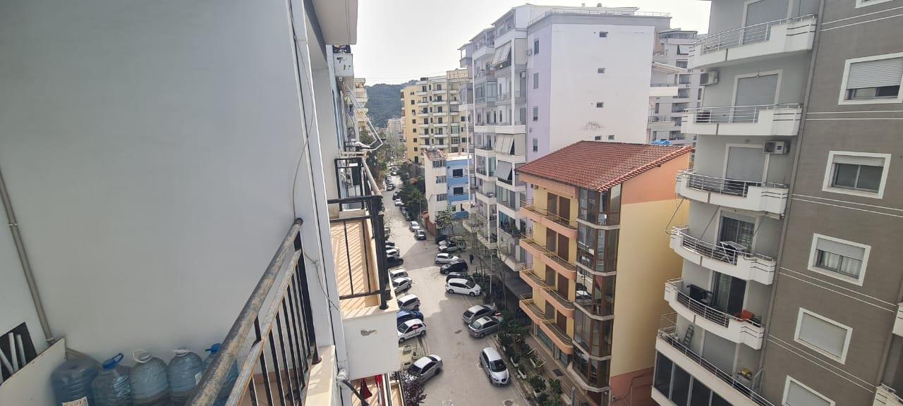 SHITET APARTAMENT 2+1+2 TE KOMBINATI I PESHKUT