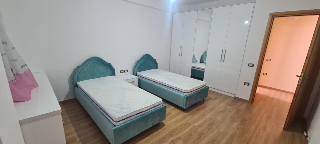 SHITET APARTAMENT 2+1+2 TE KOMBINATI I PESHKUT