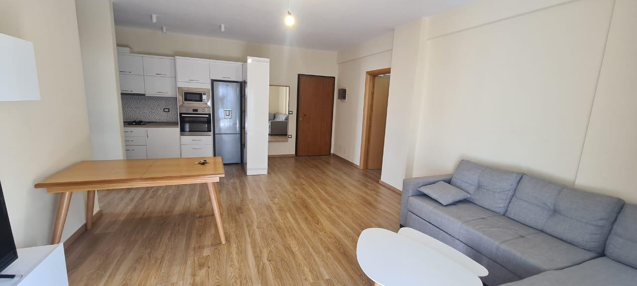 SHITET APARTAMENT 2+1+2 TE KOMBINATI I PESHKUT